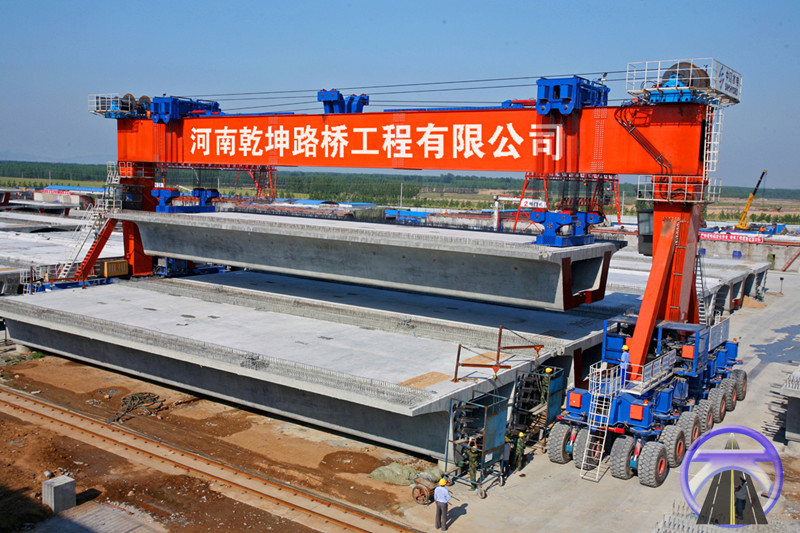 大型輪胎式架運(yùn)梁機(jī)